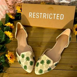 💙 Restricted Pineapple Embroidered D’orsay Flats in Cream NIB